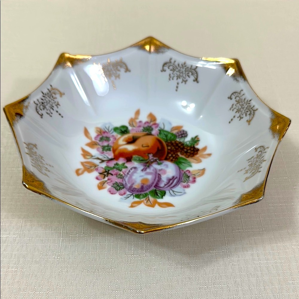 Trimont Ware Elegant White and Gold Octagonal Vintage Bowl Fruit Design - Picture 2 of 7